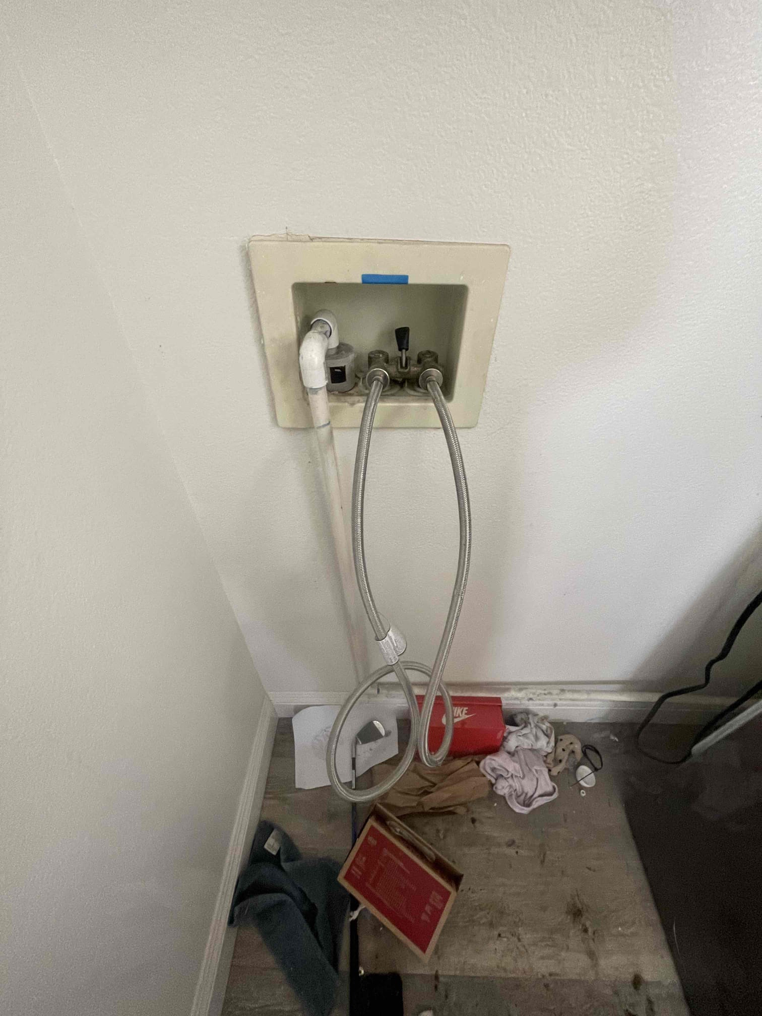 Alexis Lazo, Cabrera Romualdo, David Zamora, Eduardo Bobadilla, Gill Gonzalez, Hector Flores, Luis Quirarte, Steven Alexander Pritchett, Tomas Candela