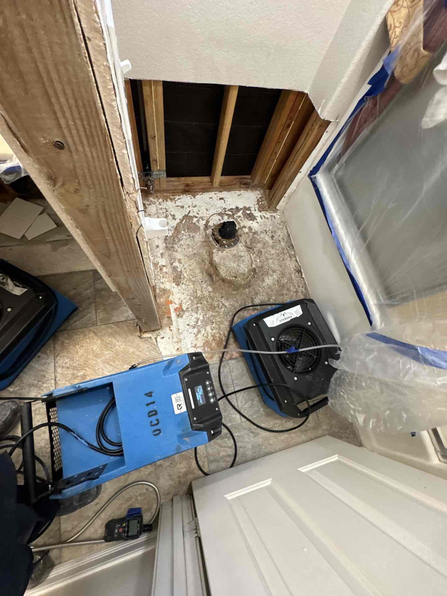 Enrique Perez, Ismael Elias-Hernandez, Steven Alexander Pritchett, Tomas Candela