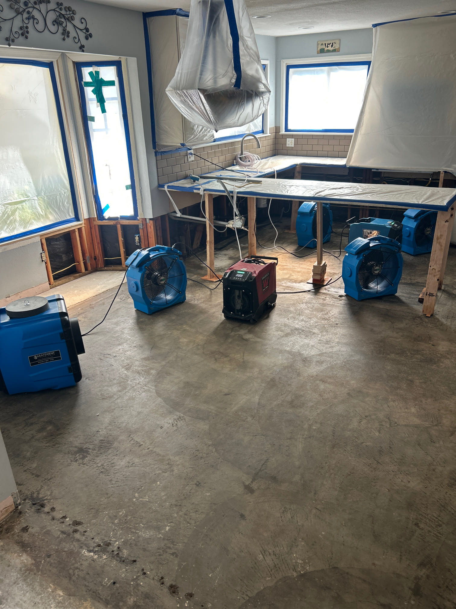 Cesar Hipolito, Fernando Mendoza